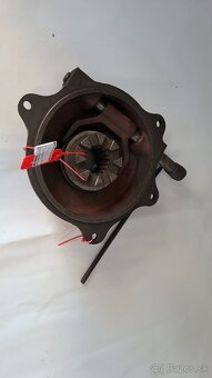 Veko uzávierky s objimkou a vidlicou na Zetor - 2