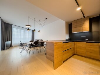Prenájom 3 izbového bytu SKY PARK 81 m2, 2x parking - 2