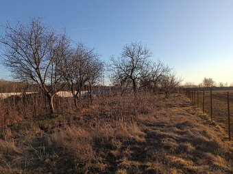 Investičný pozemok v obci Lehnice- 1740 m2 - 2