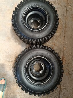Pneumatiky 20x10,00-9 - 2