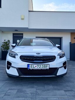 Predám KIA XCeed 1.6 GDi Plug-In Hybrid Gold A/T - 2