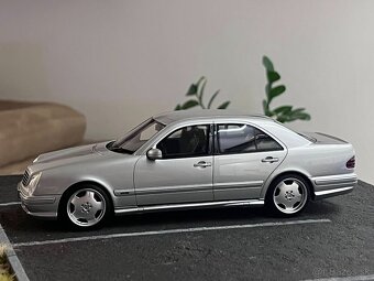 1:18 Mercedes-Benz E-Class E55 AMG - Silver - OttOmobile - 2