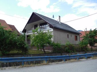 Na predaj čiastočne prerobený dom s pozemkom o výmere 699m2 - 2