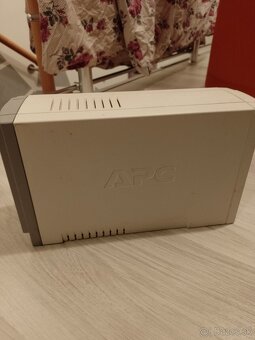 Záložný zdroj APC Back-UPS CS 650 - 2