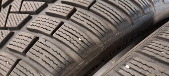 Predám 2ks slušné zimné 285/40r21-109V Vredestein - 2