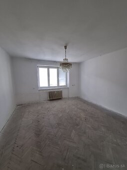 🏠 Na predaj: 1,5-izbový byt v centre mesta Snina - 2