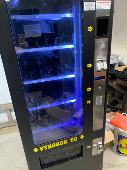 Predám predajný automat Vendo - 2