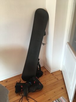Snowboard + čižmy + doplnky - 2