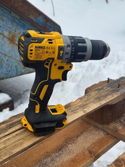 AKU skrutkovač s príklepom Dewalt - 2