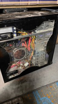 Thermaltake Tsunami, Enermax Zdroj - 2