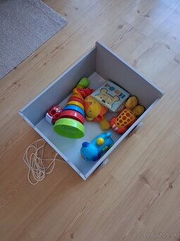 Dreveny vozik na hracky - 2