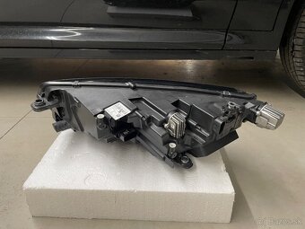 Svetlo Octavia 4 - 2