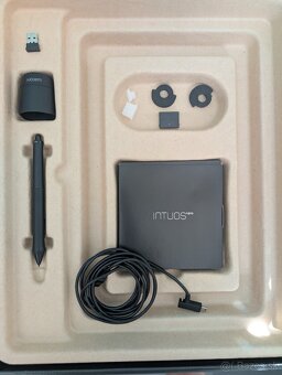 Wacom Intuos Pro Medium PTH-651 ENES – tablet s perom - 2