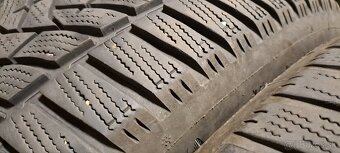 Predám 4ks jazdené zimné 215/55r17-98V Dunlop - 2