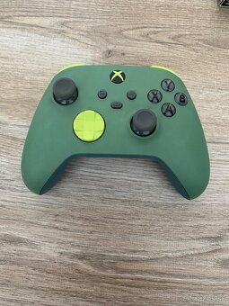 Xbox one +2ovladače a 4hry - 2