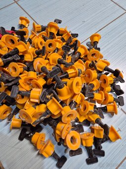 Vyrovnavaci system na obklad dlazbu - 2