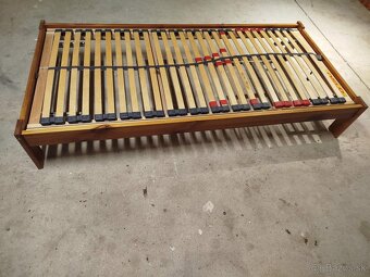 Drevený rám postele - 2