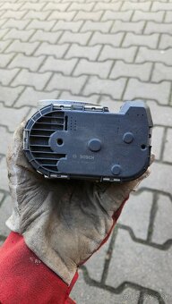Audi a4 b6 3.0 v6 asn 162kw škrtiaca klapka 078133062B - 2