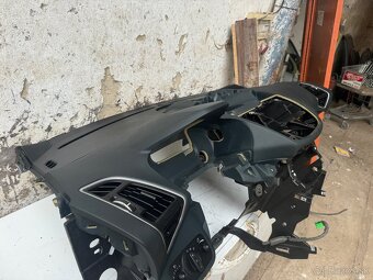 FORD C-MAX MK2 2010-2014 PALUBOVKA - 2