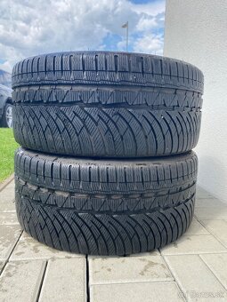 255/35 R19 - 2
