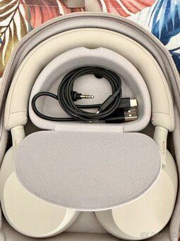 Sony WH-1000XM5 - 2