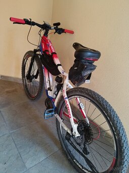 Crussis e - Largo 9,6 M modro červená 2021 - 2