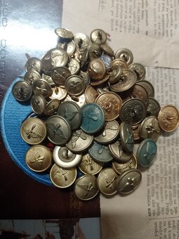 Gombíky socializmus - 2