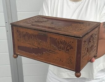 Starožitná velká dřevěná  truhla na šití - 2
