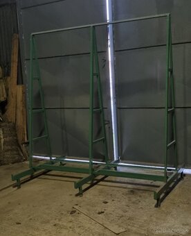 Stojan na okná a drevotriesku - 2