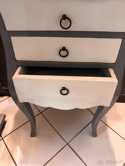 PREDÁM TENTO ŠEDÝ STOLÍK - 2