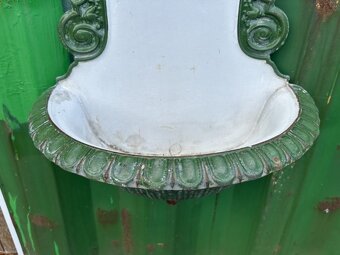 Liatinové nástenné umývadlo - 2