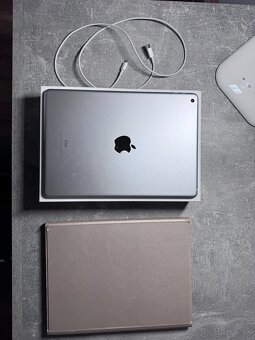 Apple iPad 64 GB – sivý (2021) - 2