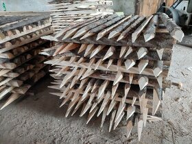 Kôl drevený, drevený kolík, drevený sĺp 1,5 m - 2
