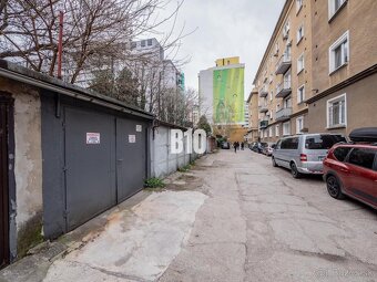 Garáž v Ružinove s montážnou jamou - MILETIČOVA ul. - 2