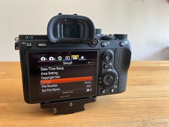 Sony A7 III telo + smallrig , top stav - 2