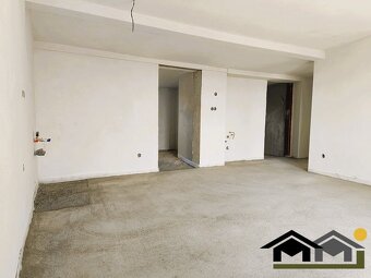 POSLEDNÝ VOĽNÝ NA PREDAJ 4 IZBOVÝ BYT S KRÁSNYM VÝHĽADOM NA  - 2