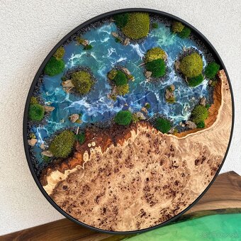 Machový obraz s epoxidom a drevom z očkového topoľa 63,5cm - 2