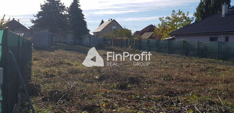 Predám stavebný pozemok v Ivanke pri Nitre 893m2. - 2