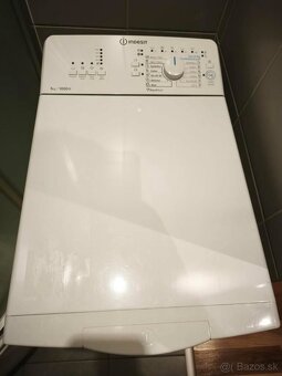 Z vrchu plnená Indesit práčka - 2