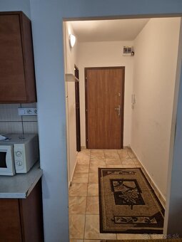 PREDAJ - čiastočne prerobená garsónka s balkónom na Eotvosov - 2