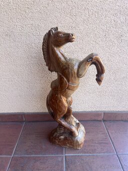 Veľká drevená socha koňa - 2