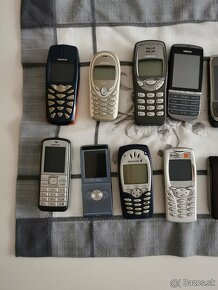 Staré mobilné telefóny funkčné - 2
