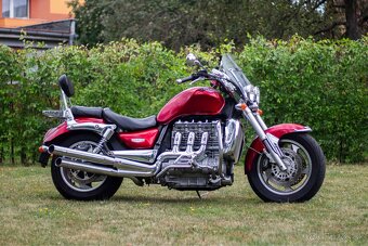 Triumph ROCKET III - 2