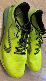 Pánske bežecké tenisky KIPRUN KD800 žlté - 2