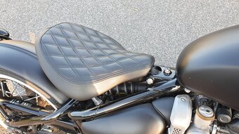 Triumph Bonneville Bobber Black - 2