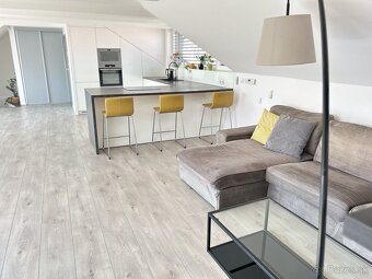 Prenájom 2-izbový byt staré Mesto 94m2 s parkovaním. - 2