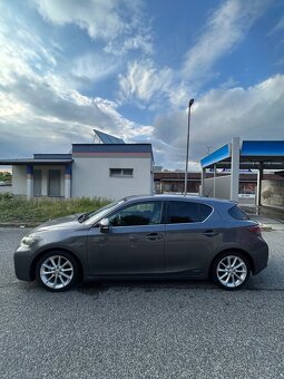 Lexus CT 200h 2012 280tis km servisovane v Lexuse - 2