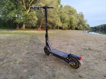 Elektrická kolobežka Segway Ninebot Max G2 - 2