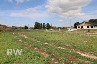 VLČKOVCE - nová štvrť - posledné 3 pozemky - všetky IS - 2