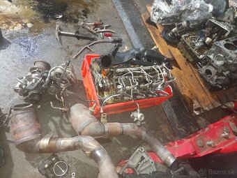 Motor BMW N63B44A 300kw na náhradné diely - 2